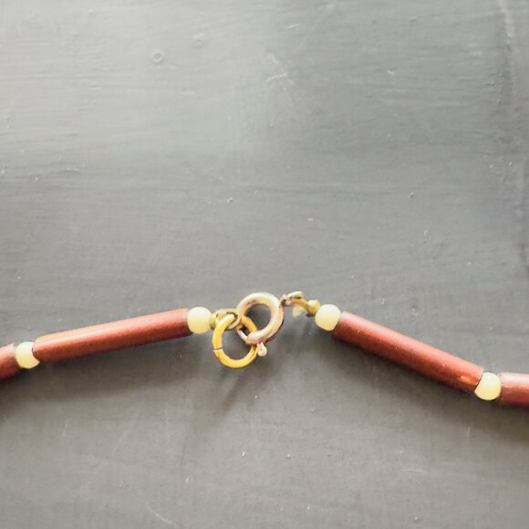 Shell and bamboo necklace - Picture 3 of 3